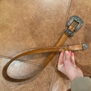 Vintage Accessories by Pearl 100% Genuine Leather Belt Metal Western Buckles